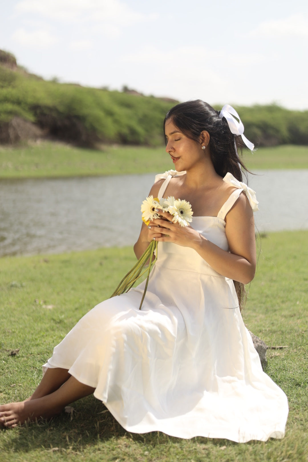 PEARL BLOSSOM TIE-UP DRESS